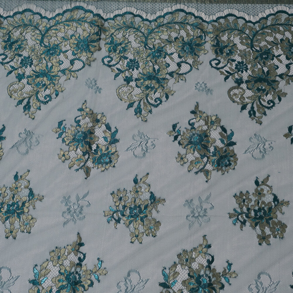 Dantela chantilly cu model floral si fir metalizat Verde smarald