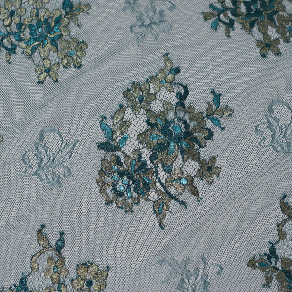 Dantela chantilly cu model floral si fir metalizat Verde smarald