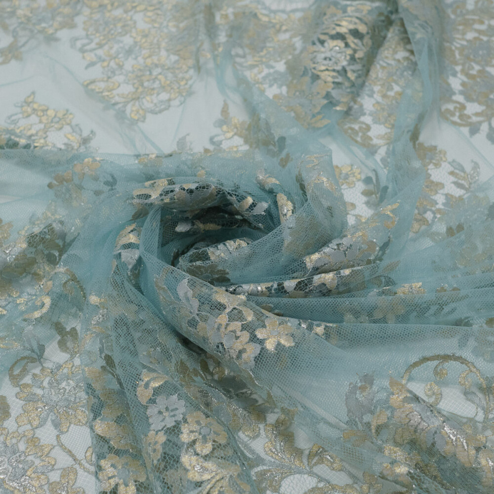 Dantela chantilly cu model floral si fir metalizat Albastru aqua