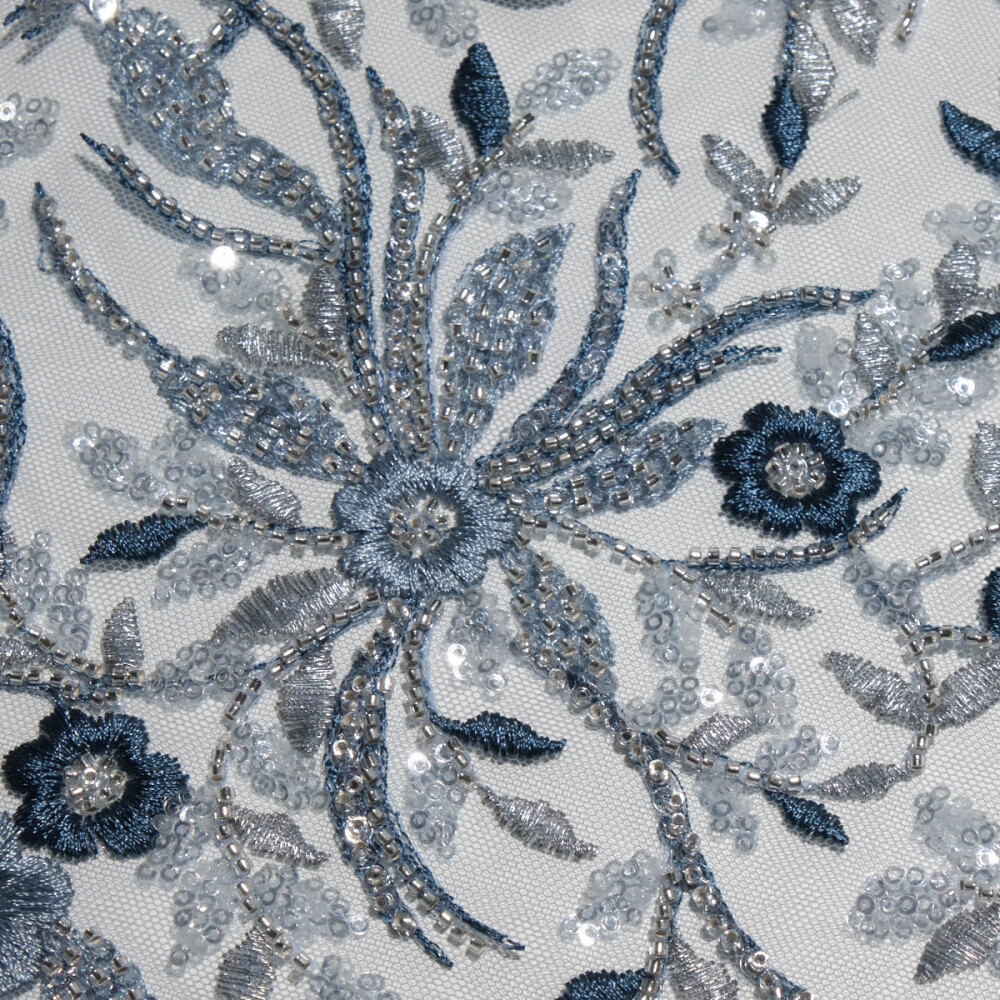 Dantela accesorizata cu model floral bleu argintiu