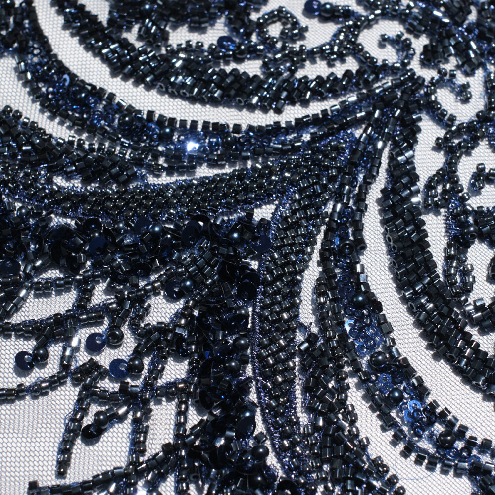 Dantela multicolor accesorizata cu margelute si perle Bleumarin