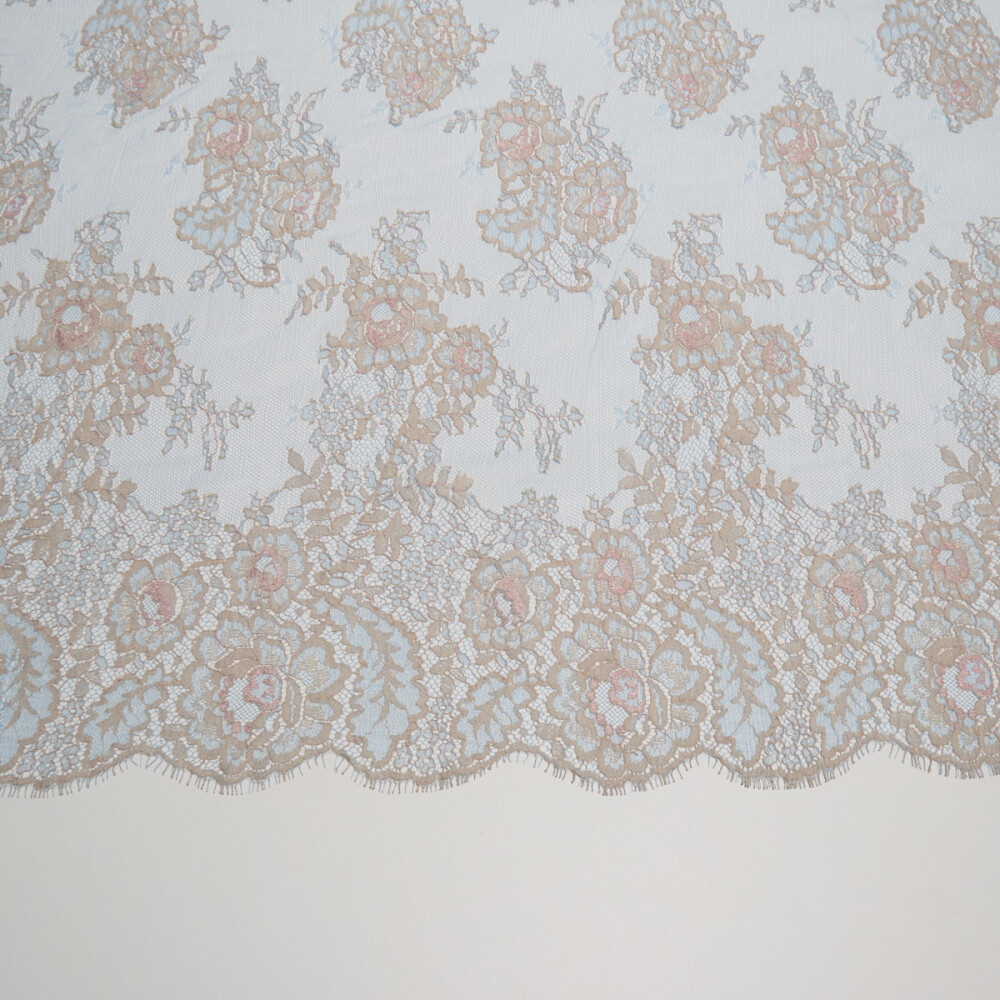 Dantela chantilly in doua tonuri
