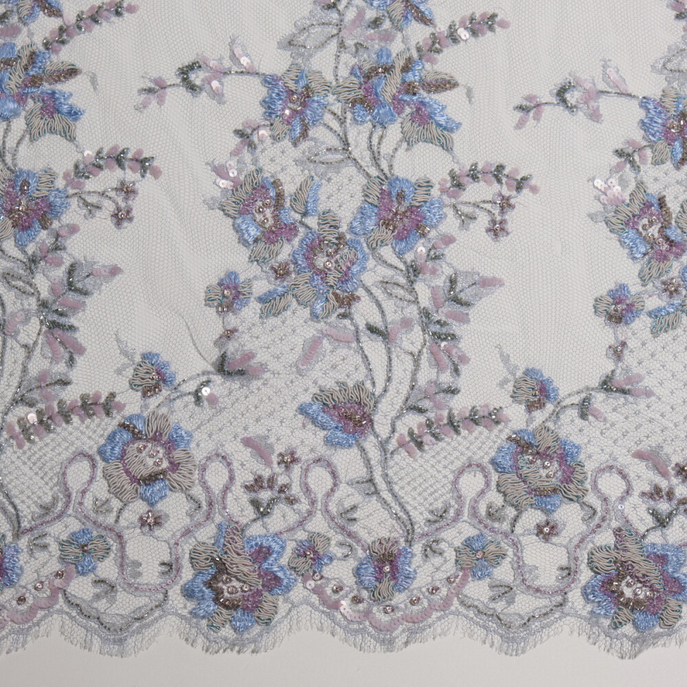 Dantela chantilly brodata cu paiete si maergel - floral pastel