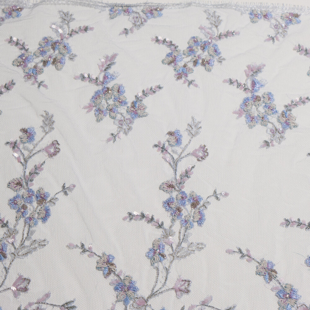Dantela chantilly brodata cu paiete si maergel - floral pastel