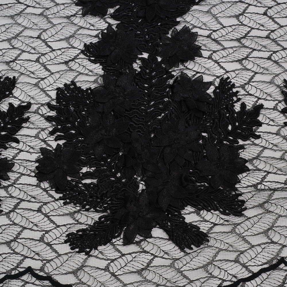 Dantela cu aplicatii din flori 3D Negru