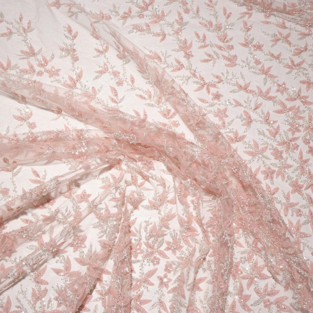 Dantela accesorizata cu margelute si floricele Roz