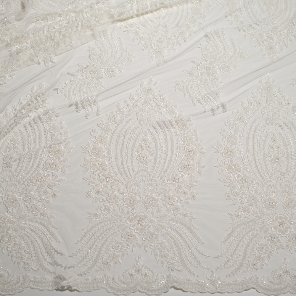 Dantela mireasa ivory brodata cu perle si paiete – model floral premium