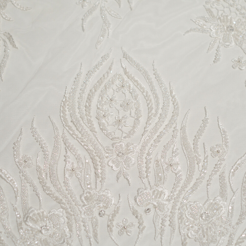 Material pentru rochie de mireasă cu broderie aplicată și bordură decorativă