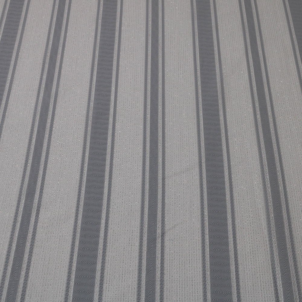 Jacquard in dungi cu fir metalic semi-transparent 