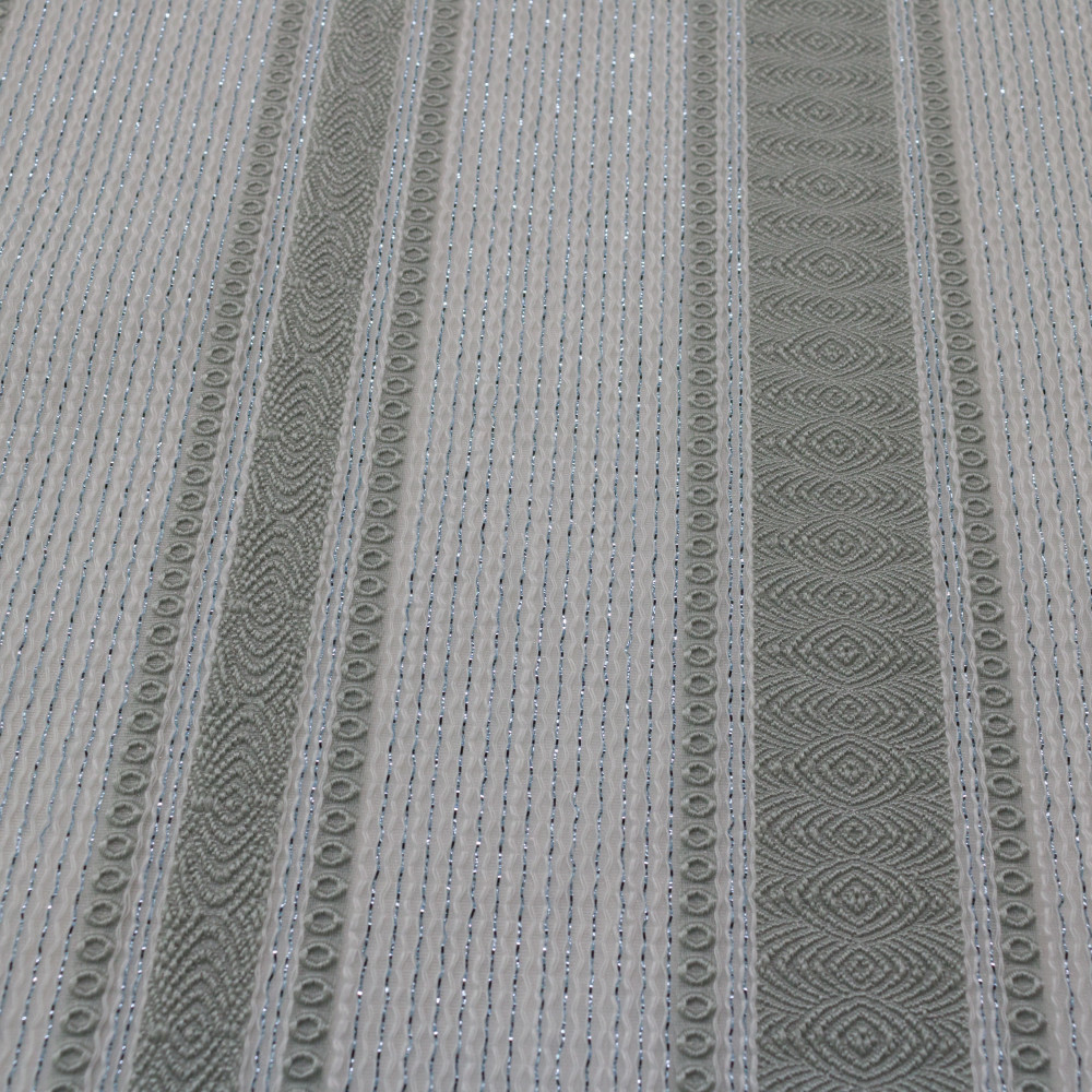 Jacquard in dungi cu fir metalic semi-transparent 