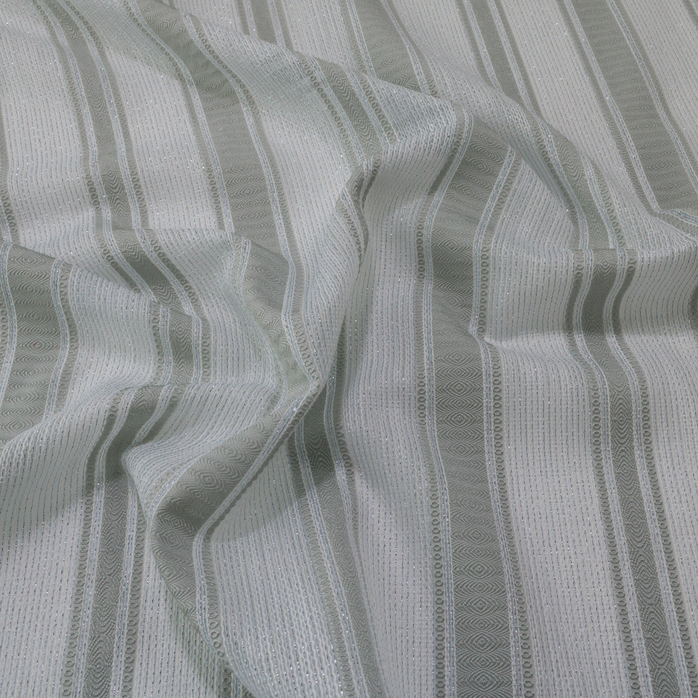 Jacquard in dungi cu fir metalic semi-transparent 