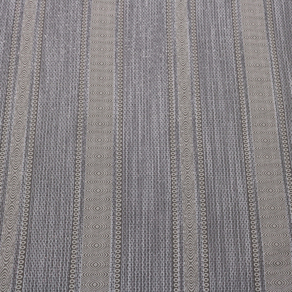 Jacquard in dungi cu fir metalic semi-transparent 