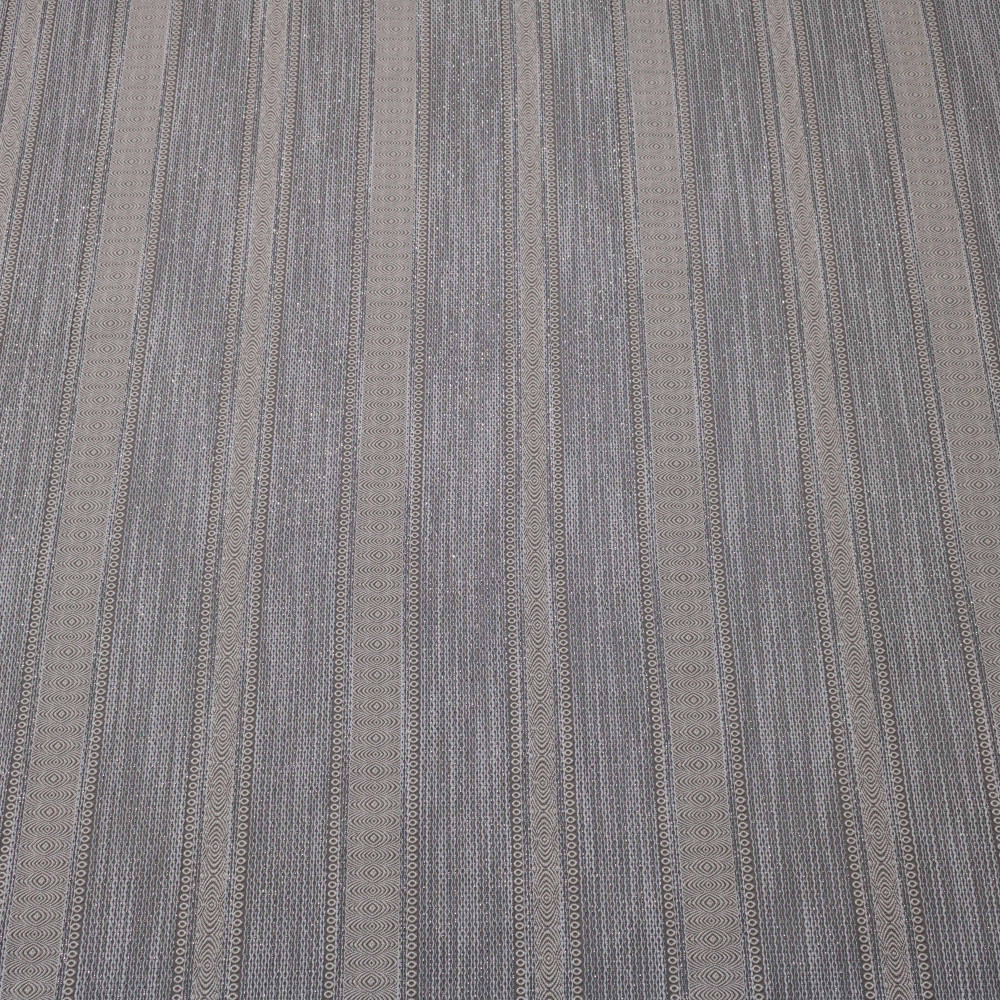 Jacquard in dungi cu fir metalic semi-transparent 