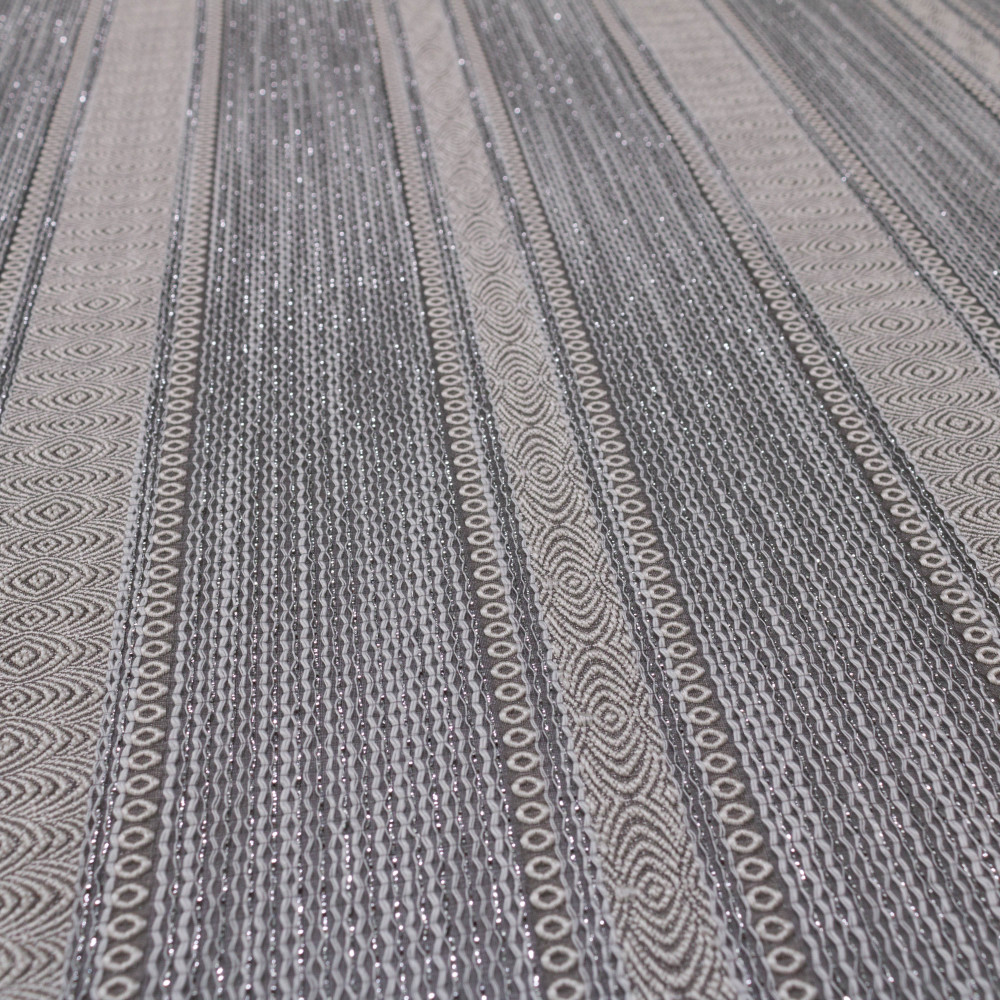 Jacquard in dungi cu fir metalic semi-transparent 