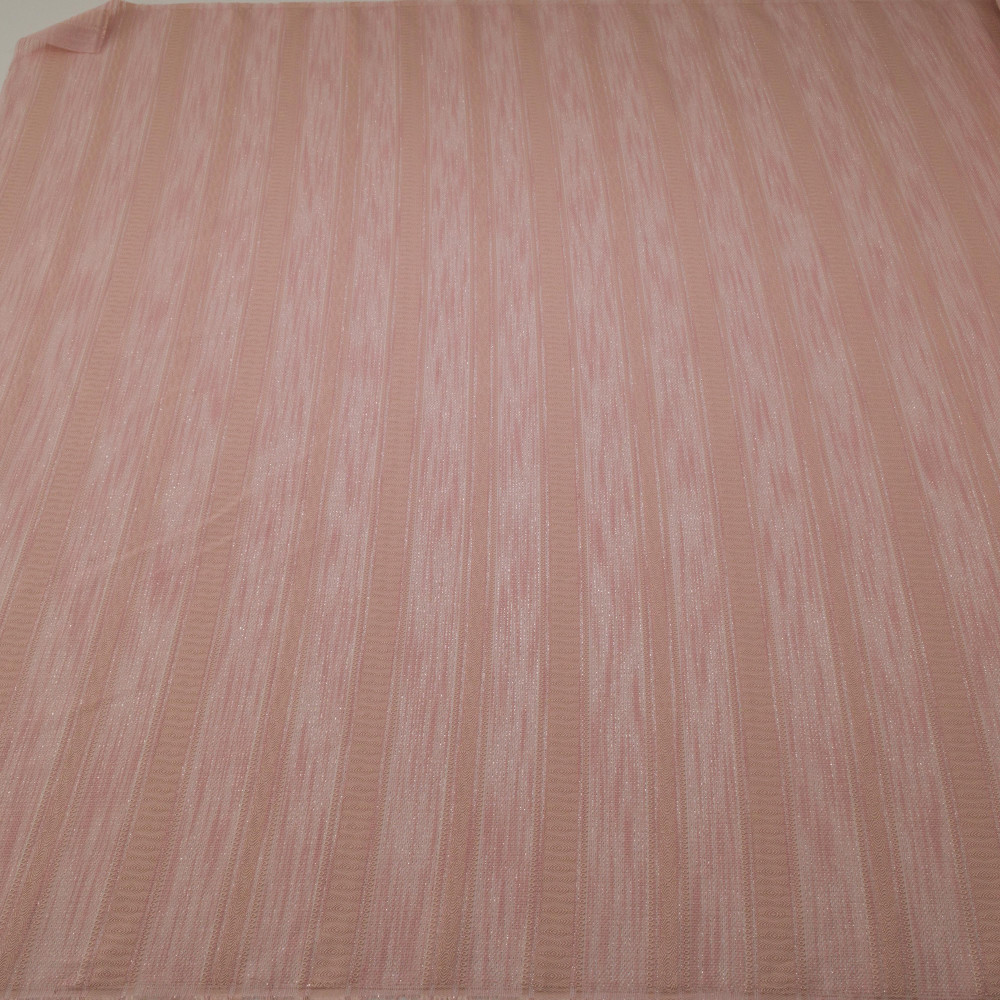 Jacquard in dungi cu fir metalic semi-transparent 