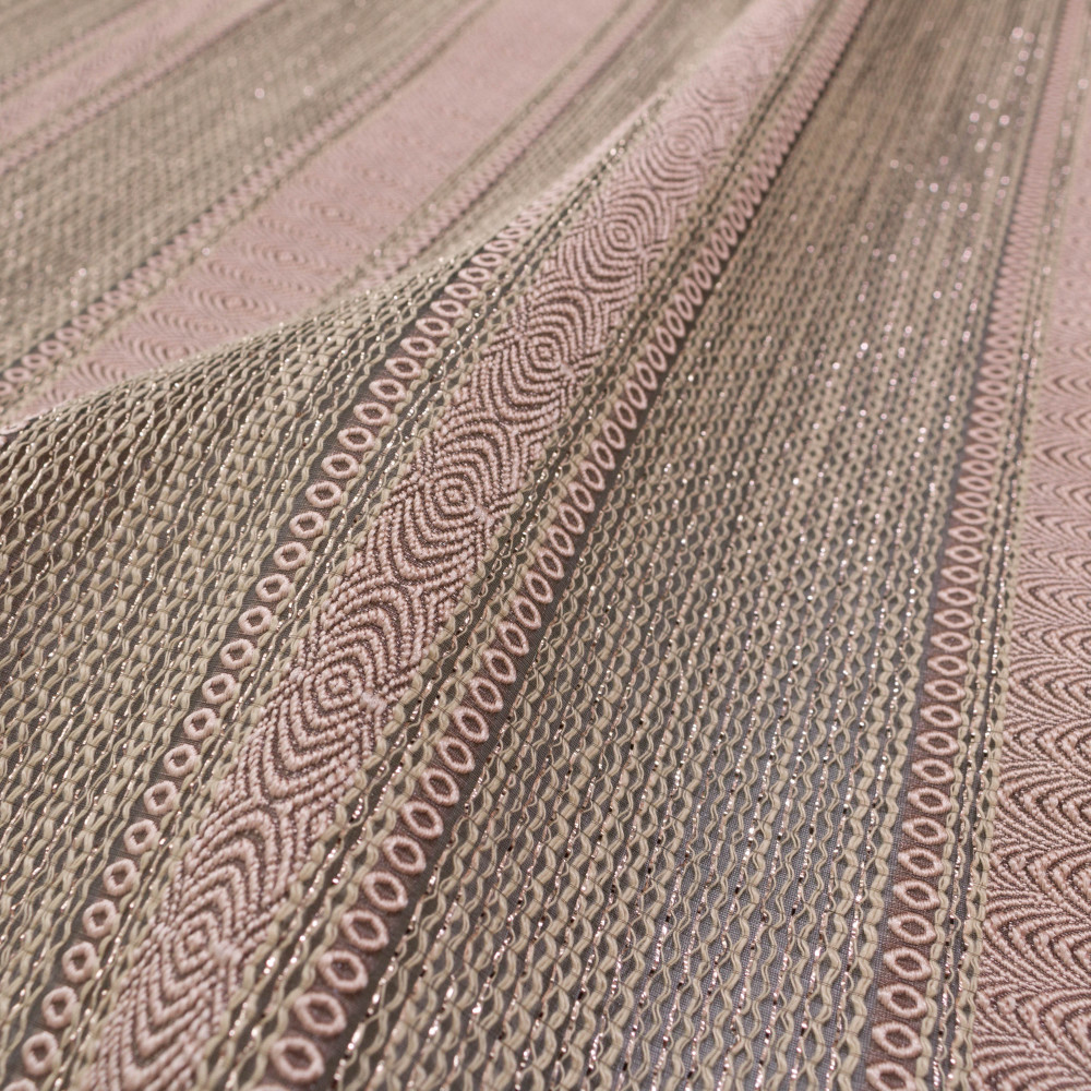 Jacquard in dungi cu fir metalic semi-transparent 