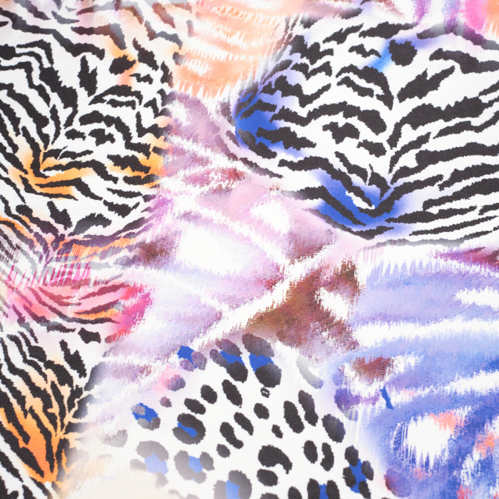 Matase imprimata digital cu motiv animal print abstract multicolor