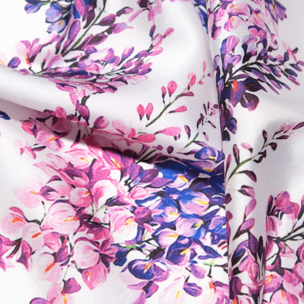 Matase imprimata digital cu motiv floral multicolor si fundal alb