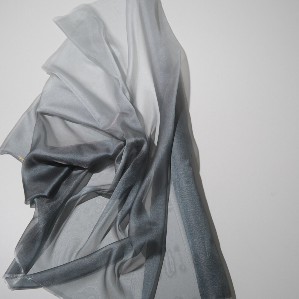 Organza cu aspect matasos in degrade gri argintiu