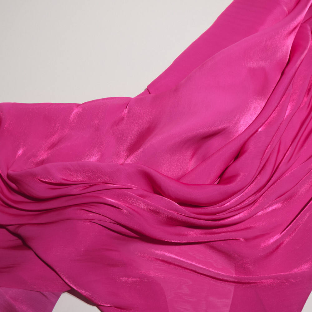 Voal metalizat usor creponat fucsia