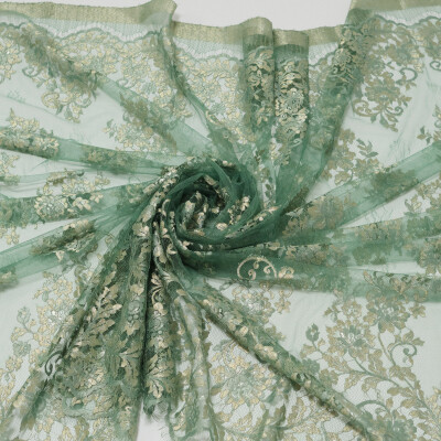 Dantela chantilly cu model floral si fir metalizat Verde granit