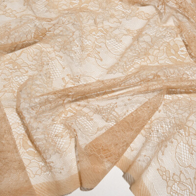 Dantela chantilly nude cupon 1.5 m x 1.5 m 