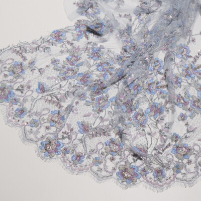Dantela chantilly brodata cu paiete si maergel - floral pastel