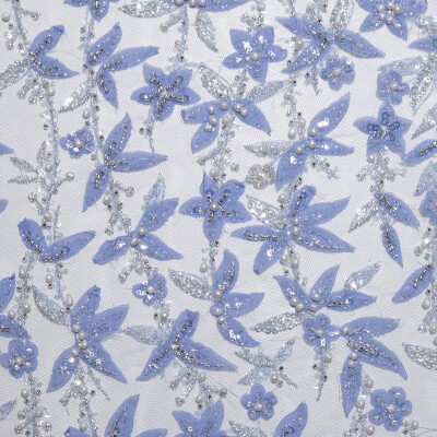 Dantela accesorizata cu margelute si floricele Bleu