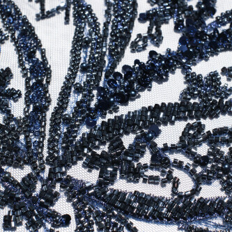 Dantela multicolor accesorizata cu margelute si perle Bleumarin