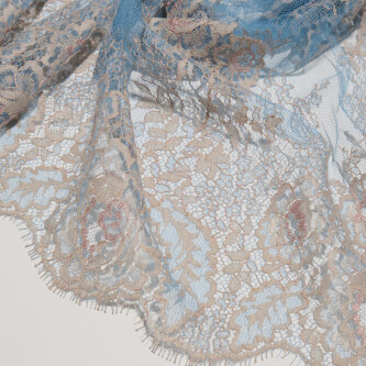 Dantela chantilly in doua tonuri