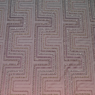 Dantela accesorizata cu margelute si paiete pe tul plisat in degrade