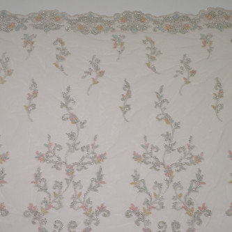 Dantela accesorizata 