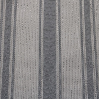 Jacquard in dungi cu fir metalic semi-transparent 