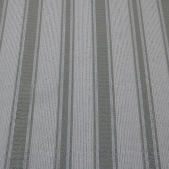 Jacquard in dungi cu fir metalic semi-transparent 