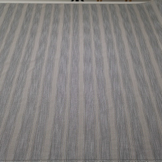 Jacquard in dungi cu fir metalic semi-transparent 