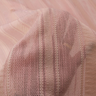 Jacquard in dungi cu fir metalic semi-transparent 