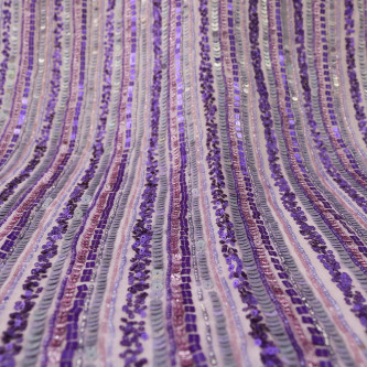 Paiete cusute pe voal natural