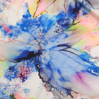 Matase sintetica elastica imprimata cu motive florale multicolorate