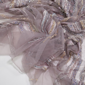 Dantela accesorizata 