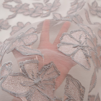 Jacquard cu flori si organza Roz Argintiu