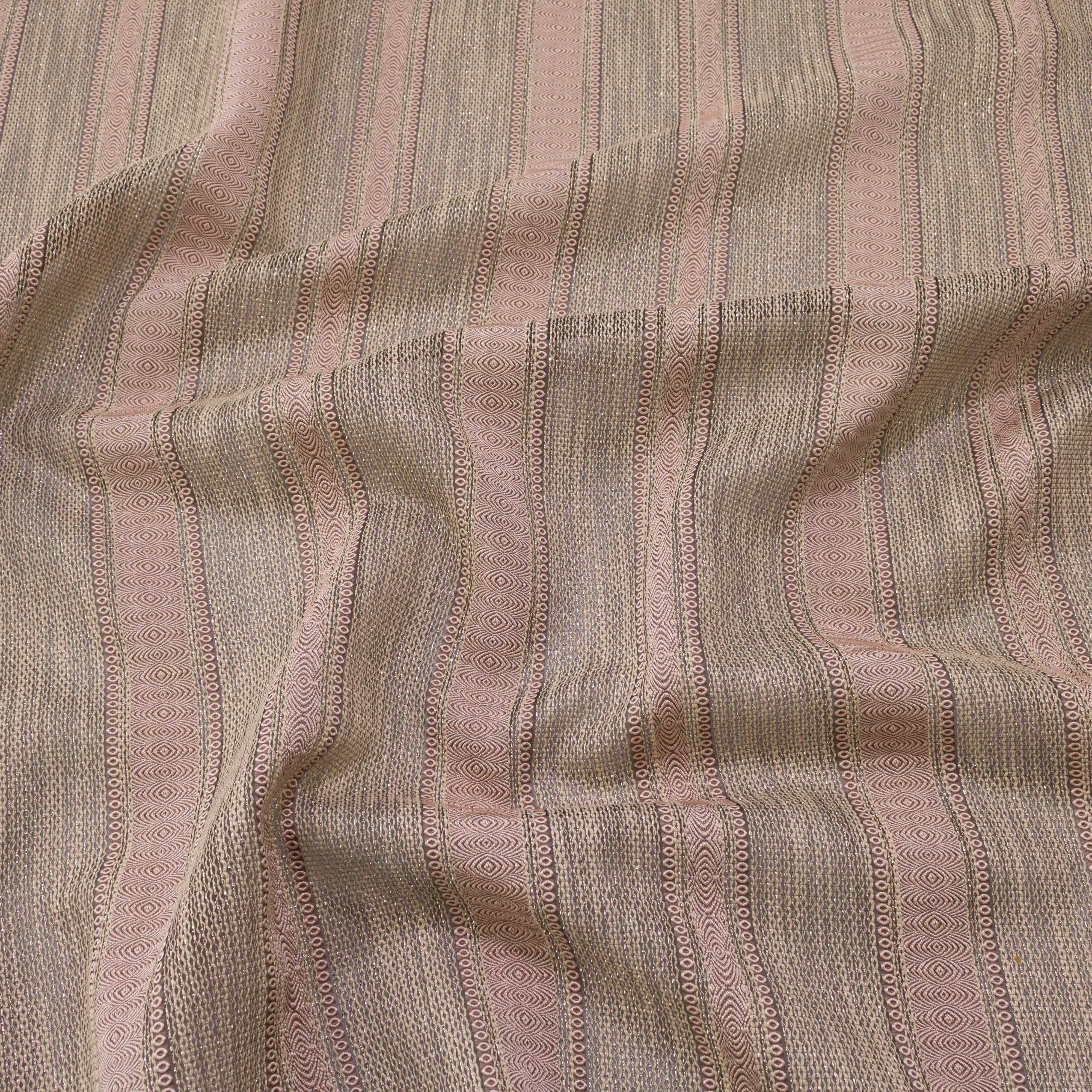 Jacquard in dungi semitransparent cu fir metalic